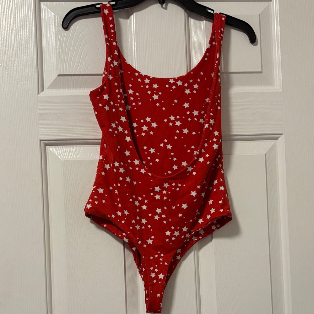 Red Star-Patterned Bodysuit - Picture 3 of 4